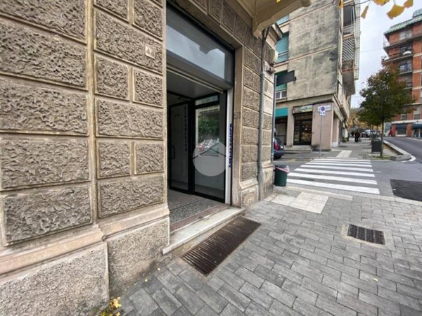 negozio in vendita a Genova in zona Sestri Ponente