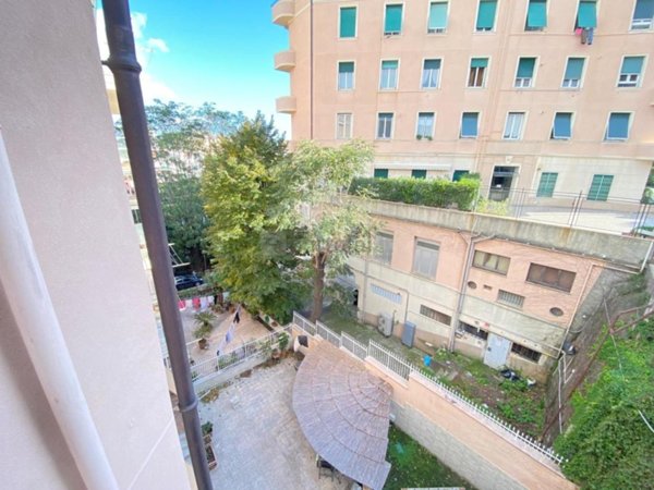 appartamento in vendita a Genova in zona Sturla