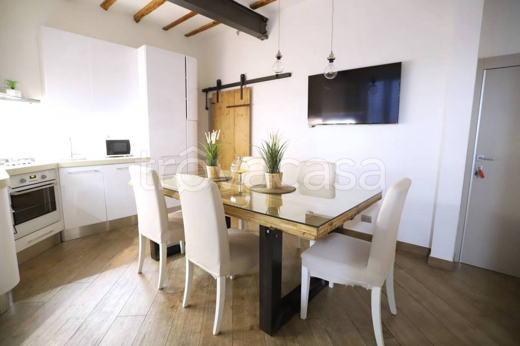 appartamento in vendita a Genova in zona Sottoripa / Maddalena / Molo