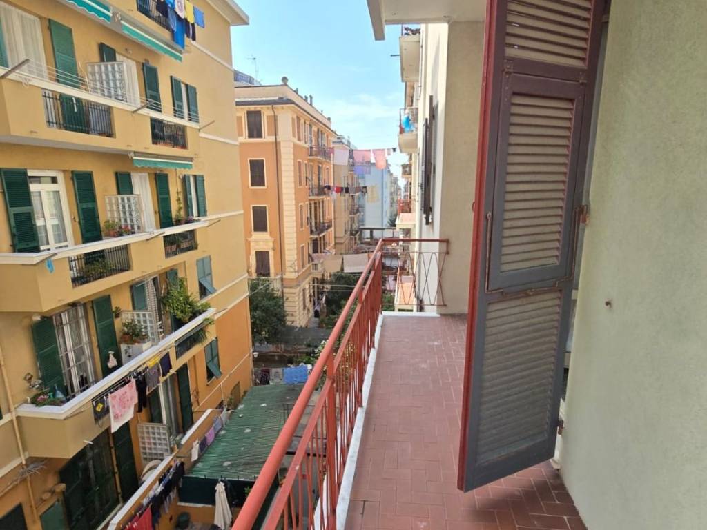 appartamento in vendita a Genova in zona Sestri Ponente