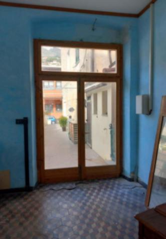 locale commerciale in vendita a Genova in zona Struppa