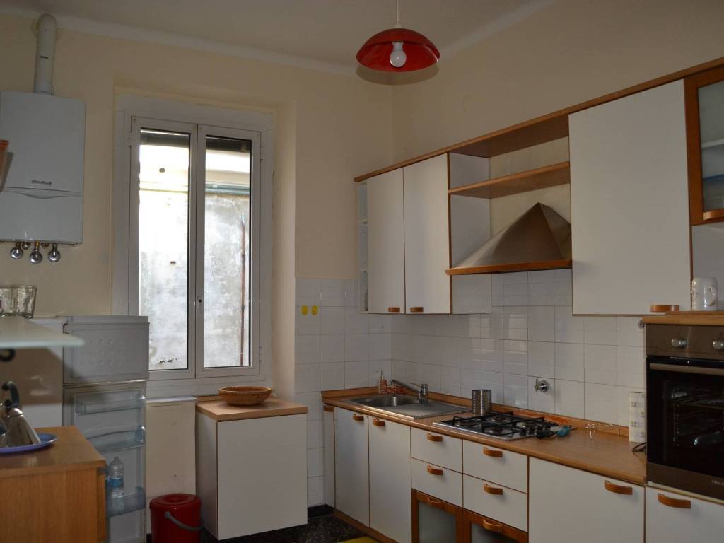 appartamento in vendita a Genova in zona Sottoripa / Maddalena / Molo