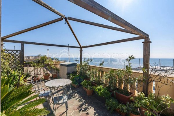 appartamento in vendita a Genova in zona Foce