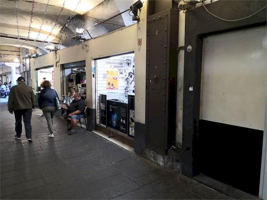 negozio in vendita a Genova in zona Sottoripa / Maddalena / Molo
