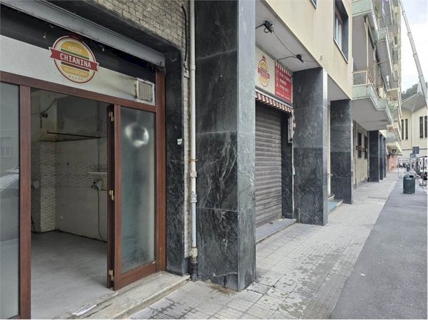 negozio in vendita a Genova in zona Sampierdarena