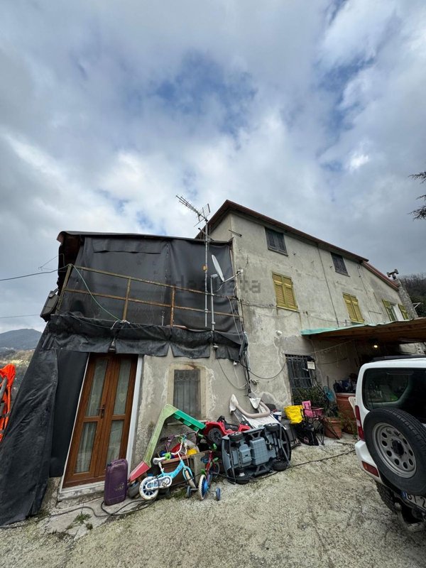 appartamento in vendita a Genova in zona Struppa