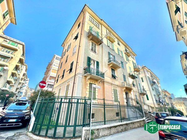 appartamento in vendita a Genova in zona Sestri Ponente