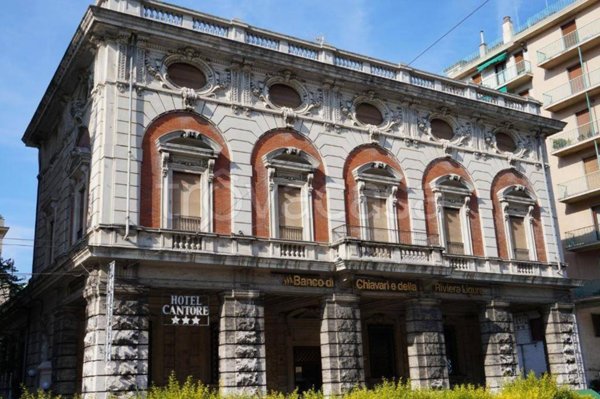 negozio in vendita a Genova in zona Sampierdarena