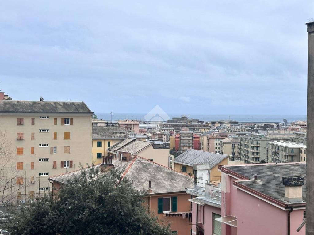 appartamento in vendita a Genova in zona Sestri Ponente