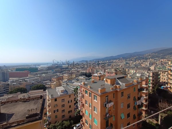 appartamento in vendita a Genova in zona Sestri Ponente