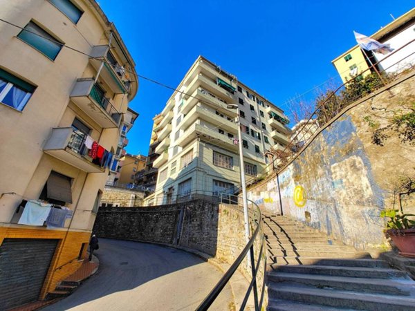 appartamento in vendita a Genova in zona Molassana