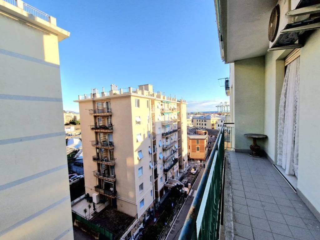 appartamento in vendita a Genova in zona Palmaro / Pra'