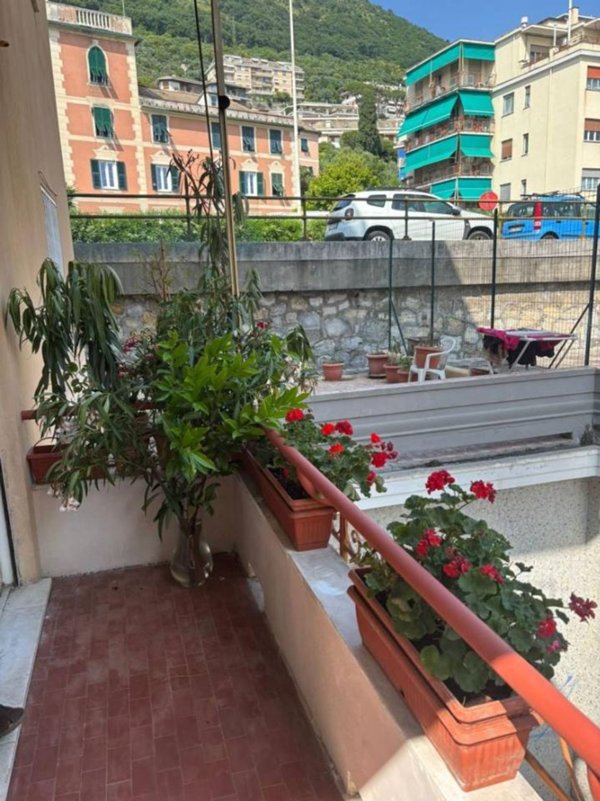 appartamento in vendita a Genova in zona Sturla