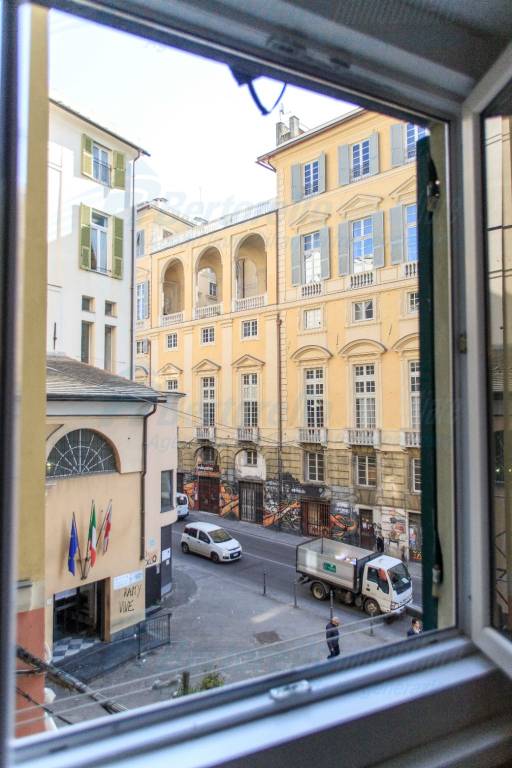 appartamento in vendita a Genova in zona Sottoripa / Maddalena / Molo