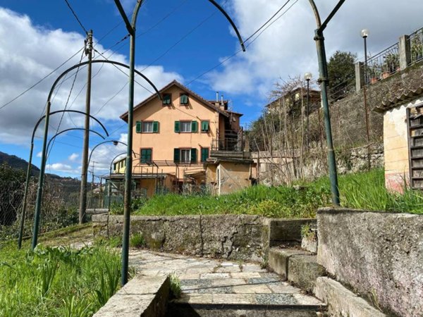 appartamento in vendita a Genova in zona Struppa
