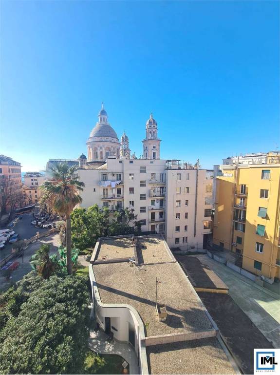 appartamento in vendita a Genova in zona Carignano