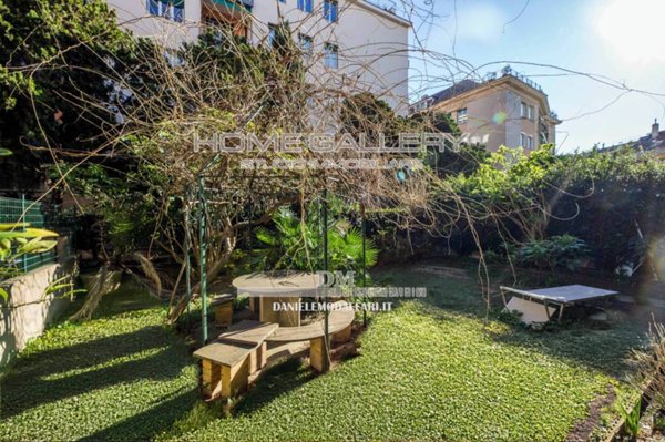appartamento in vendita a Genova in zona Sturla