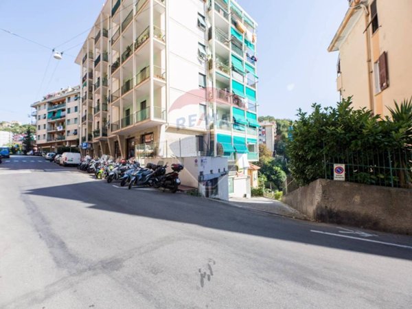 locale commerciale in vendita a Genova in zona San Fruttuoso