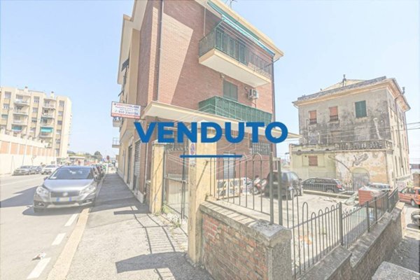 locale commerciale in vendita a Genova in zona Voltri