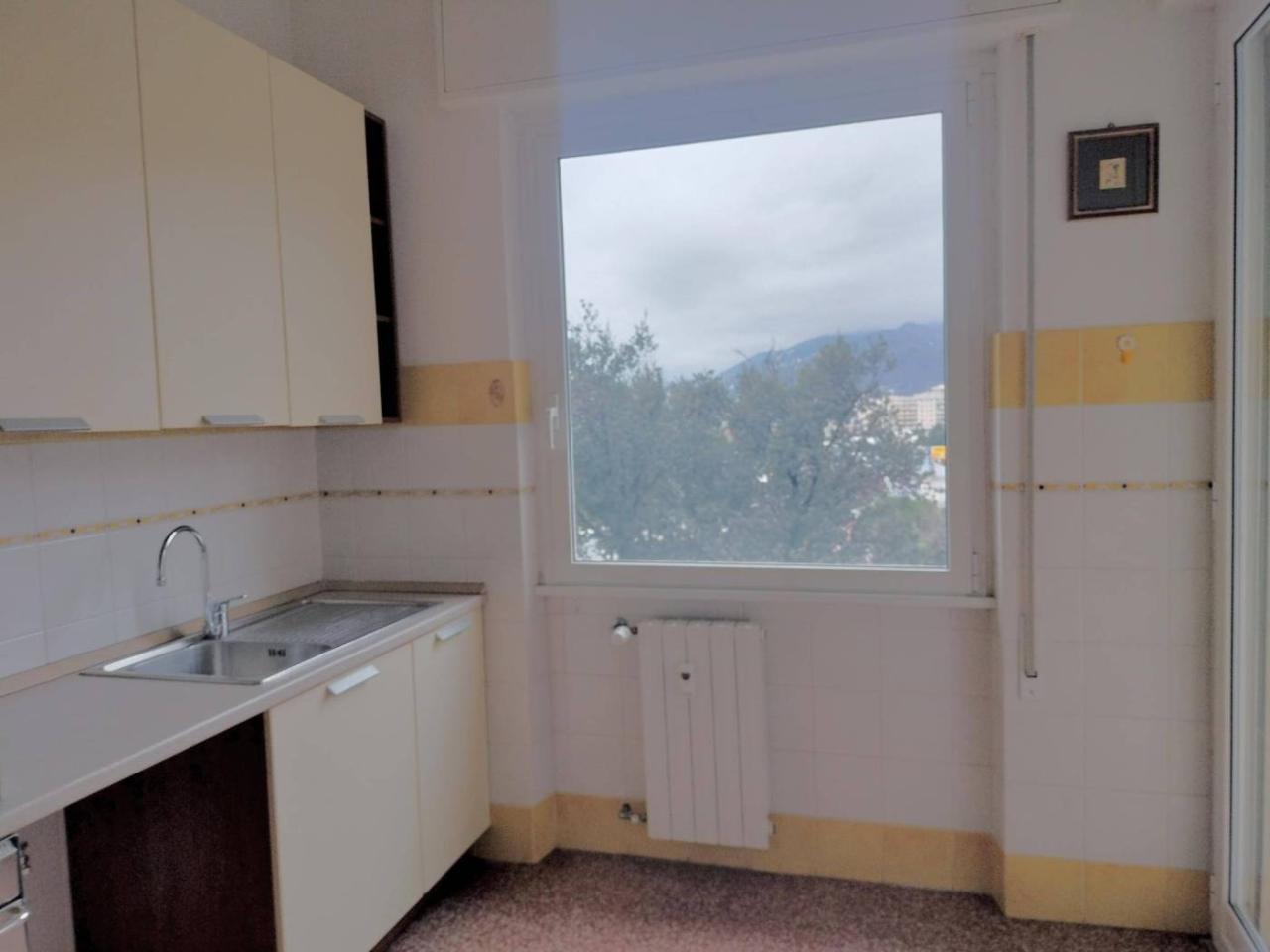 appartamento in vendita a Genova in zona Palmaro / Pra'