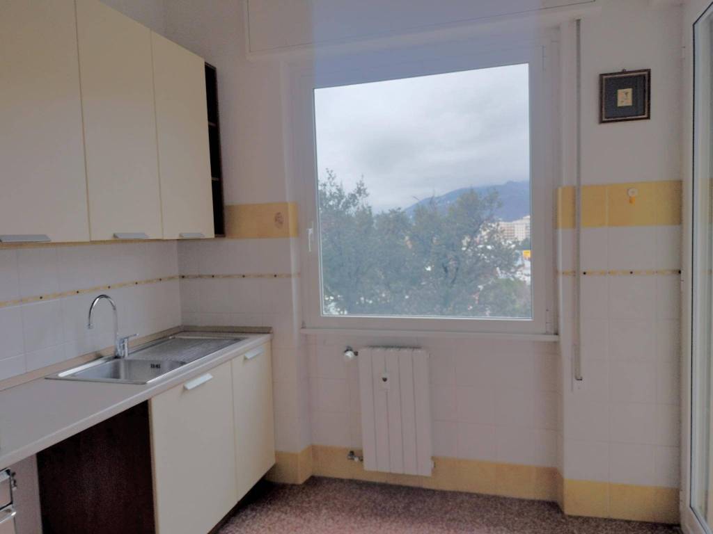 appartamento in vendita a Genova in zona Palmaro / Pra'