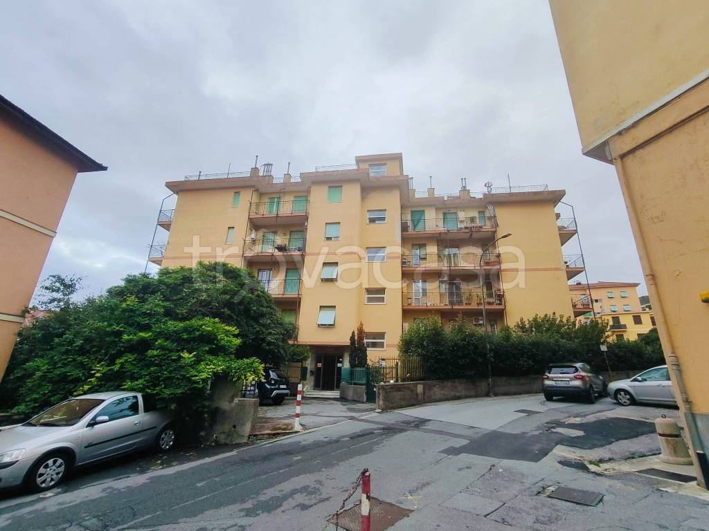 appartamento in vendita a Genova in zona Bolzaneto
