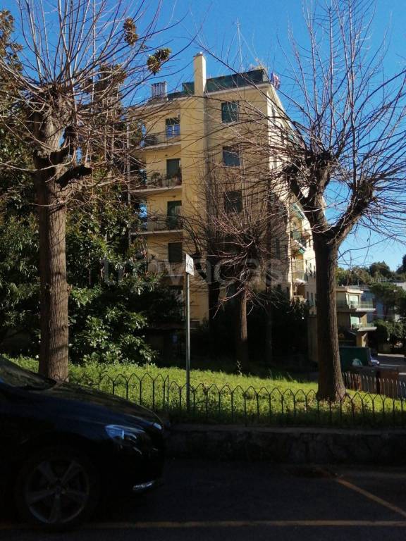appartamento in vendita a Genova in zona Sestri Ponente