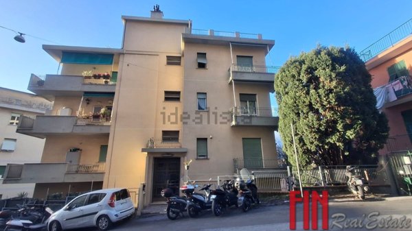 appartamento in vendita a Genova in zona Sestri Ponente