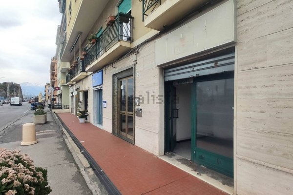 ufficio in vendita a Genova in zona Pegli