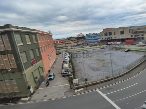 appartamento in vendita a Genova in zona Sestri Ponente