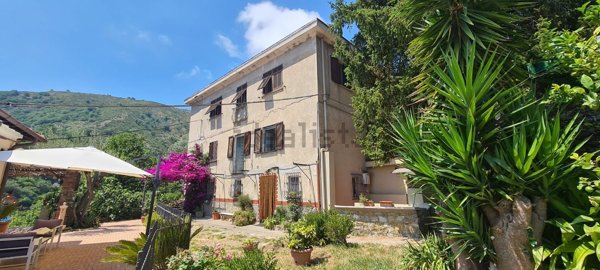 appartamento in vendita a Genova in zona Bavari