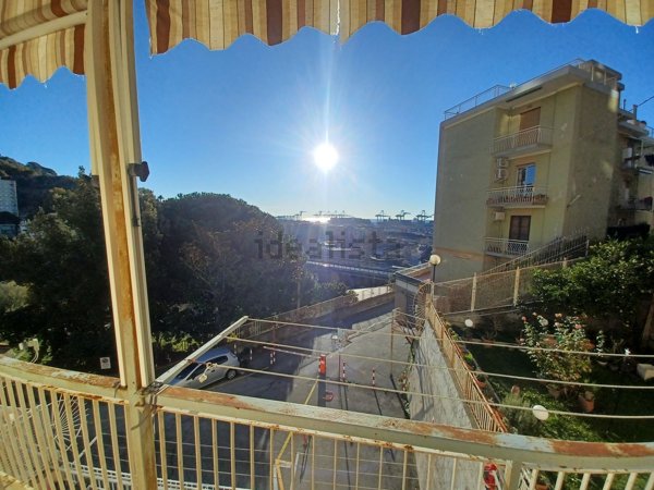 appartamento in vendita a Genova in zona Palmaro / Pra'