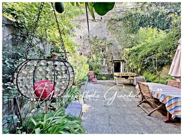 appartamento in vendita a Genova in zona Sottoripa / Maddalena / Molo