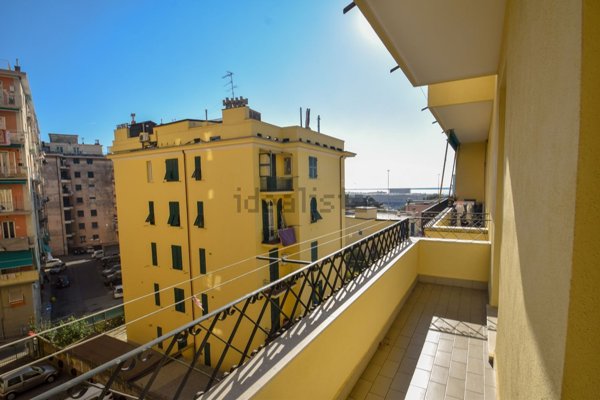 appartamento in vendita a Genova in zona Palmaro / Pra'