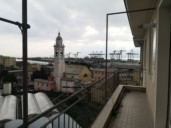appartamento in vendita a Genova in zona Palmaro / Pra'