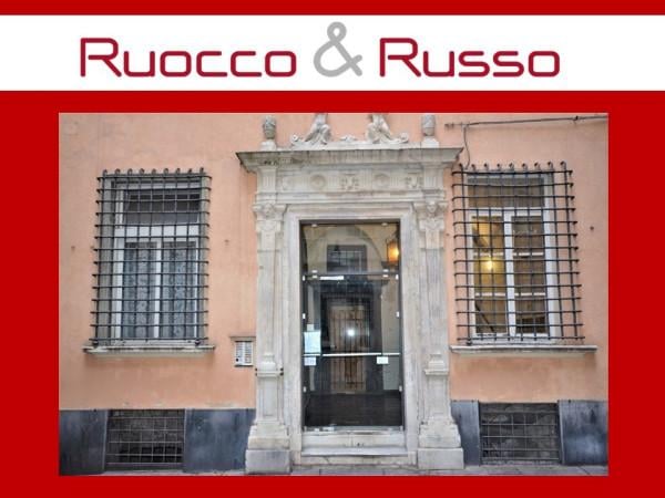 appartamento in vendita a Genova in zona Sottoripa / Maddalena / Molo