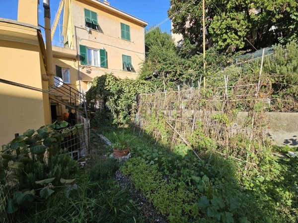 appartamento in vendita a Genova in zona Sturla