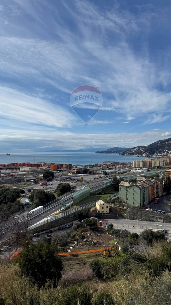 appartamento in vendita a Genova in zona Palmaro / Pra'
