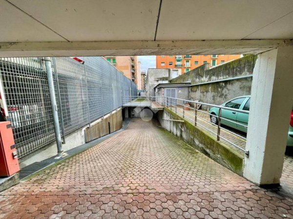 locale di sgombero in vendita a Genova in zona Cornigliano