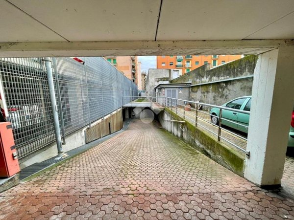 locale di sgombero in vendita a Genova in zona Cornigliano