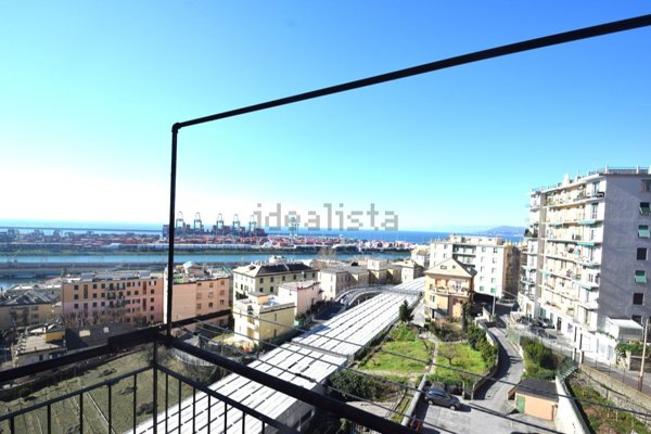 appartamento in vendita a Genova in zona Palmaro / Pra'
