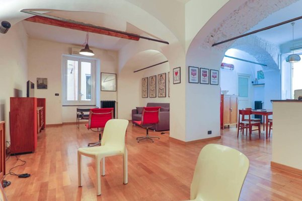appartamento in vendita a Genova in zona Sottoripa / Maddalena / Molo