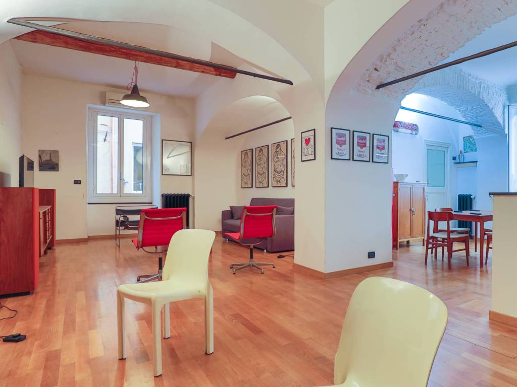 appartamento in vendita a Genova in zona Sottoripa / Maddalena / Molo