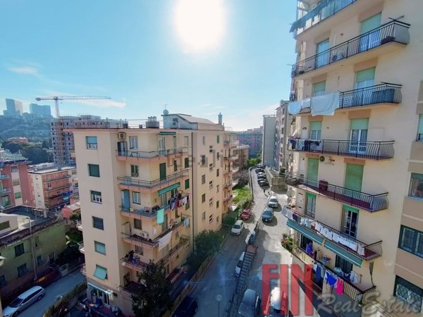 appartamento in vendita a Genova in zona Sestri Ponente