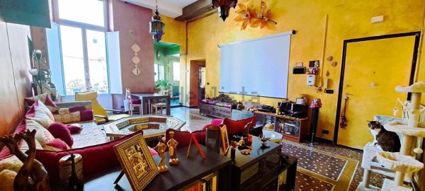 appartamento in vendita a Genova in zona Sottoripa / Maddalena / Molo