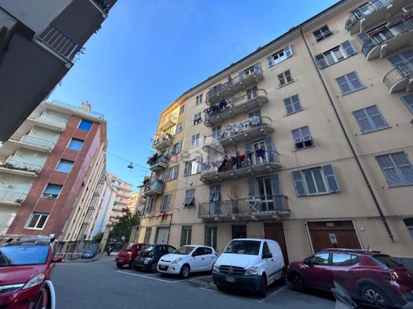 appartamento in vendita a Genova in zona Sestri Ponente