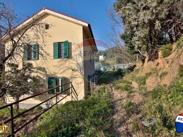 casa indipendente in vendita a Genova in zona Crevari