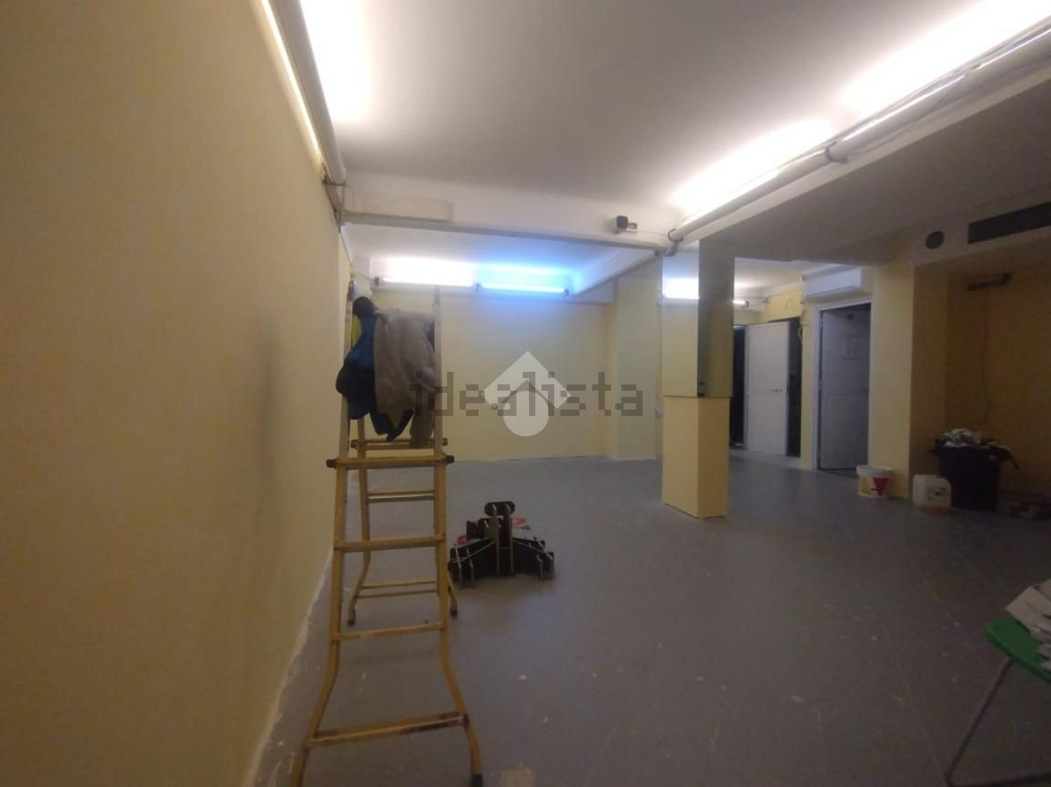 locale commerciale in vendita a Genova in zona Foce