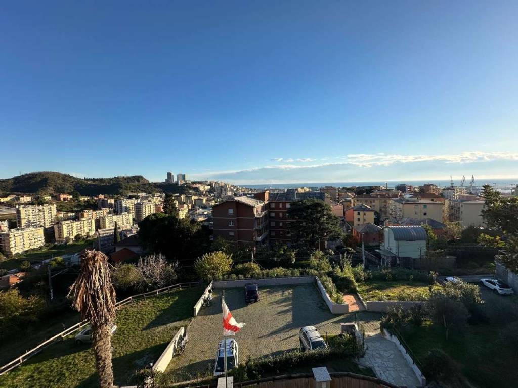 appartamento in vendita a Genova in zona Sestri Ponente