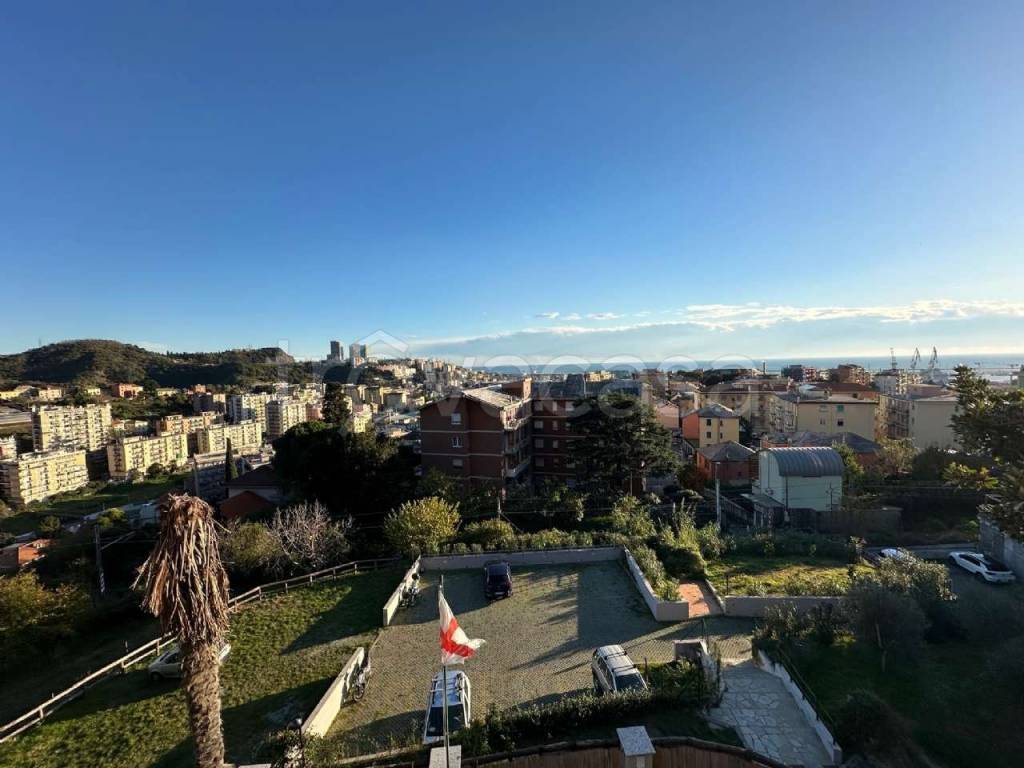 appartamento in vendita a Genova in zona Sestri Ponente